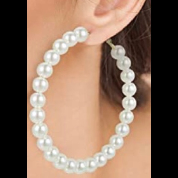 Faux Pearl Hoop Earrings Circle - Picture 2 of 7